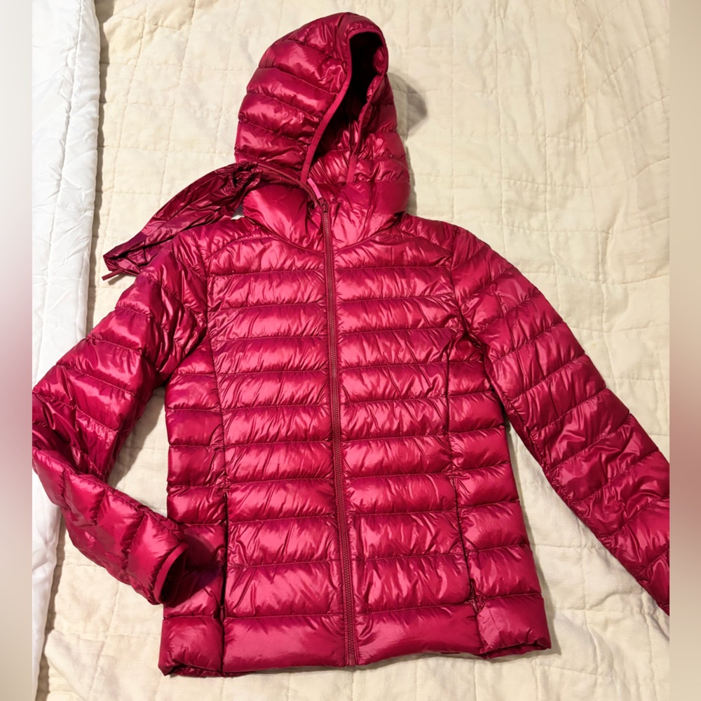Women's Lightweight Hooded Puffer Jacket - Magenta